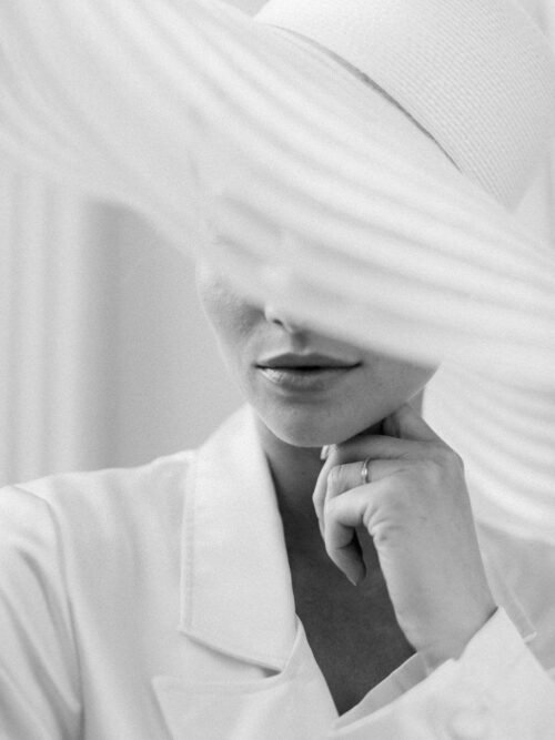 X-Accessoire pour mariage Capeline en paille à fines rayures blanches