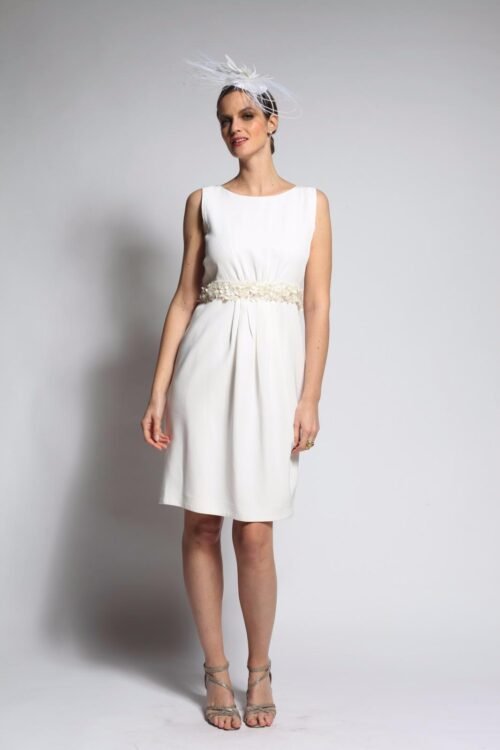 Robe LEA en crêpe ivoire et ceinture brodée main
