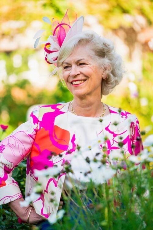 E25-COIFFE-MAGENTA-BLANCHE