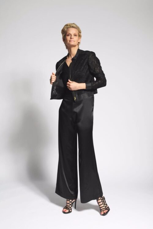 BLOUSON ORGANZA ET DENTELLE SUR COMBINAISON