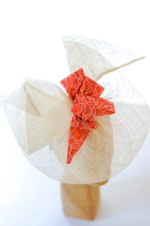 Chapeau en sisal et noeud dentelle tangerine CLARA