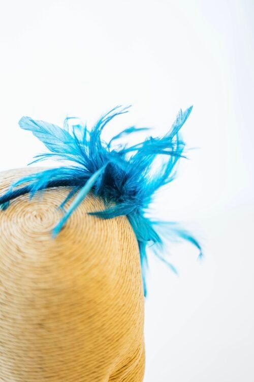 Serre-tête en plume bleu pour cérémonie