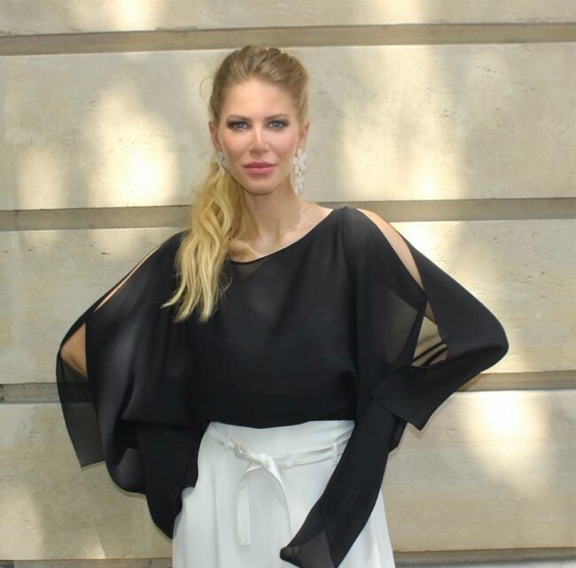 PV2023-Haut-noir-SAVONE-NADIR-pantalon-BRUYERE-en-crepe-ivoire-01-zoom