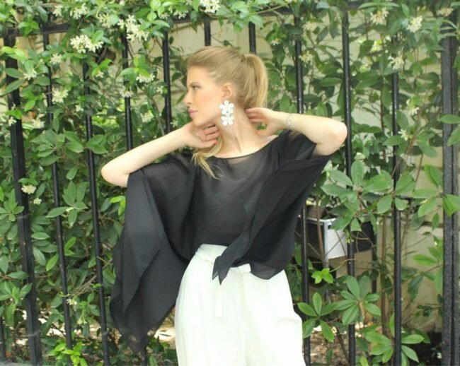 PV2023-Haut-noir-SAVONE-NADIR-pantalon-BRUYERE-en-crepe-ivoire-02-zoom PV2023-Haut-noir-SAVONE-NADIR-pantalon-BRUYERE-en-crepe-ivoire-02-zoom