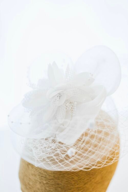 Coiffe en fleur blanche de mariage