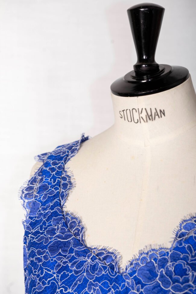 es-me-nora-caftan-40-bleu-majorelle04-zoom es-me-nora-caftan-40-bleu-majorelle04-zoom