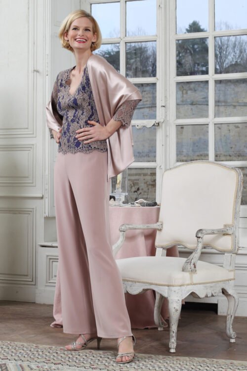 Tailleur pantalon COPRA en crêpe satin fluide en stock T40 et top LIMA en dentelle Etole Rastignac
